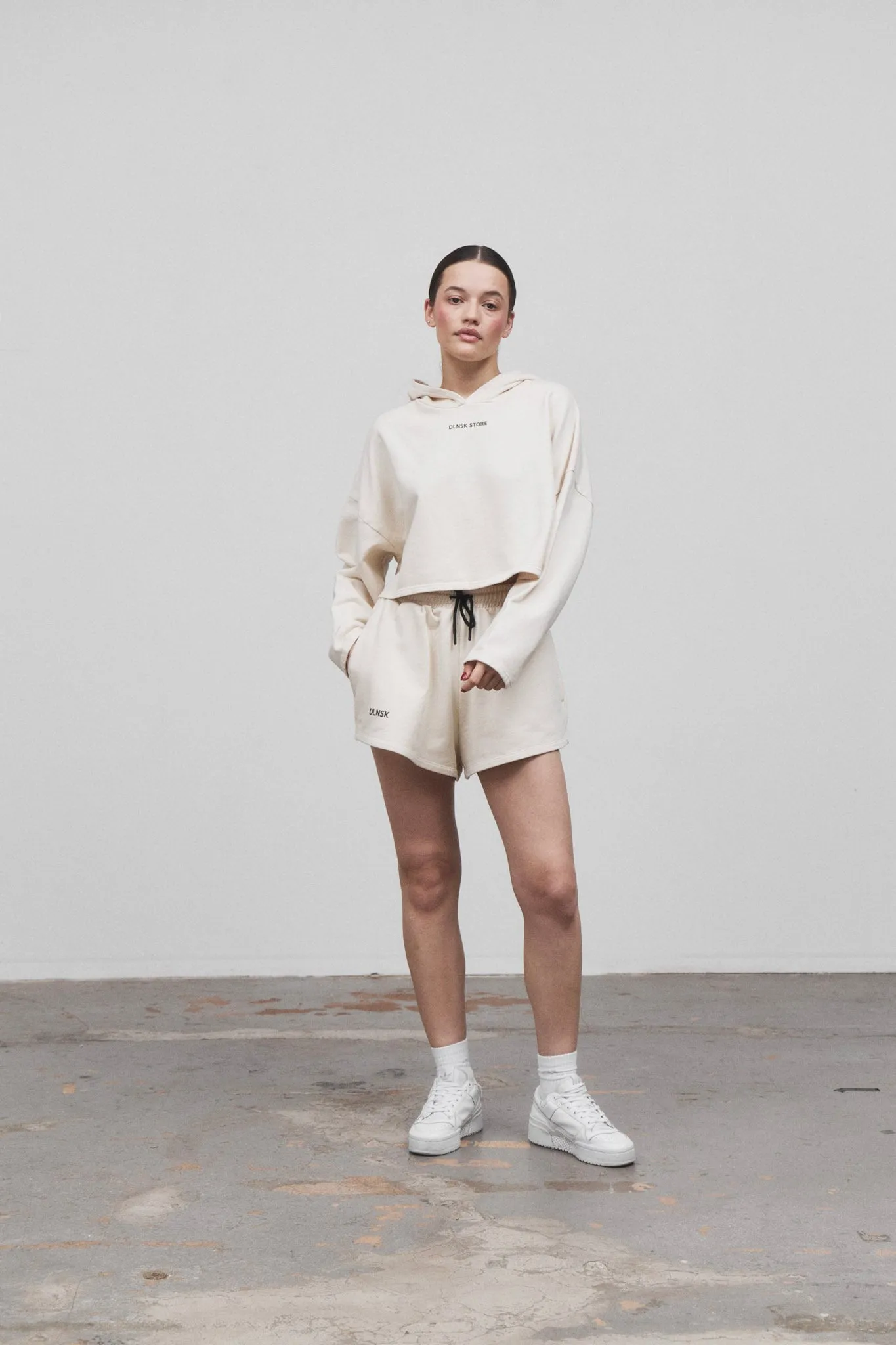 HIGHT-WAIST women SHORTS in LIGHT BEIGE