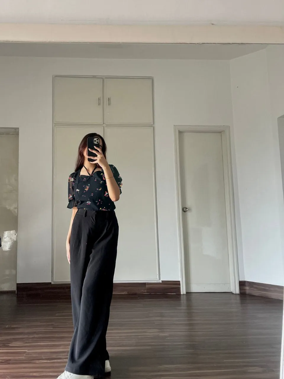 Parien Fitted Floral Print Crop Blouse(Clearance Sale)