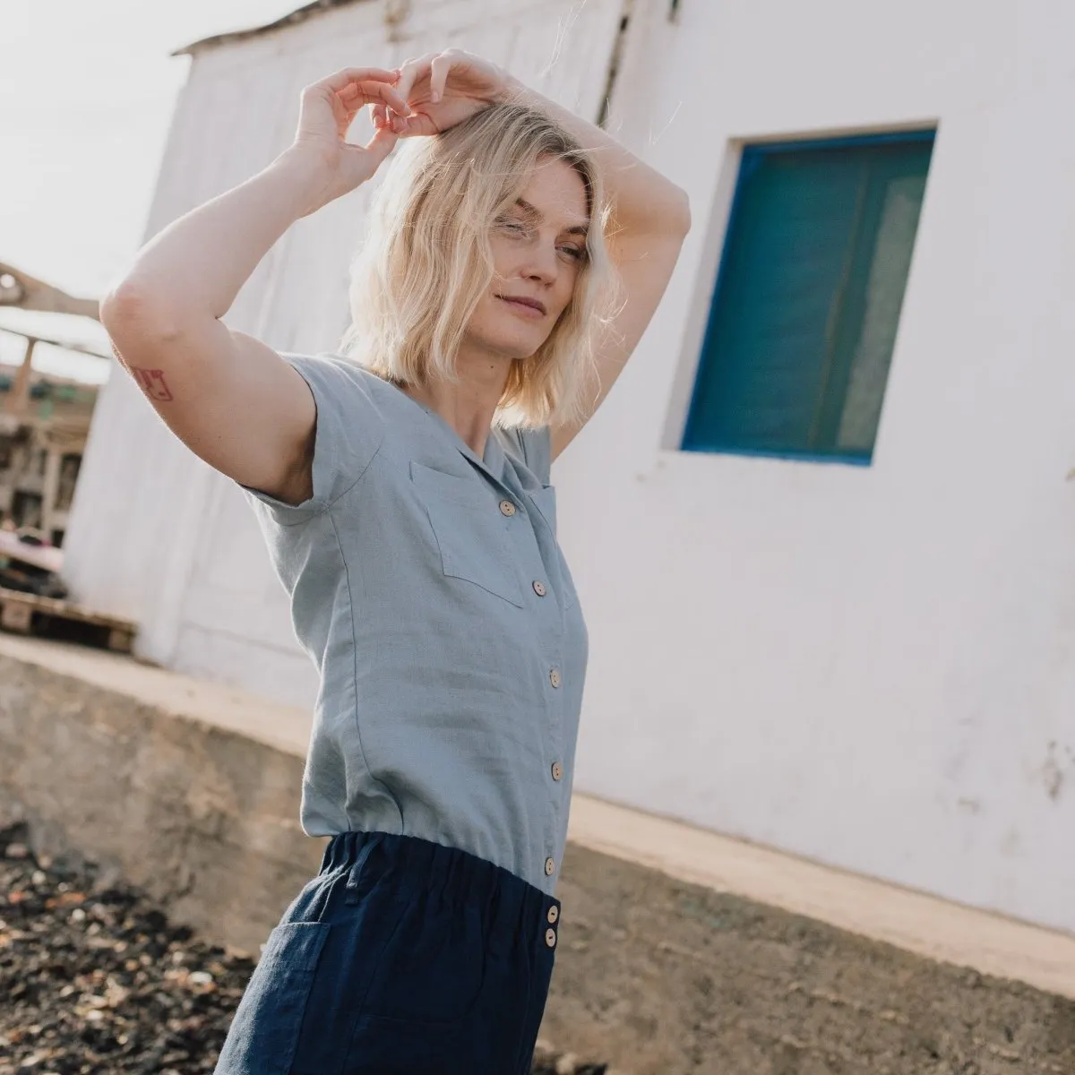 R: DOOLIN high-waisted linen pants (Size: M/L; Color: Oat Milk)