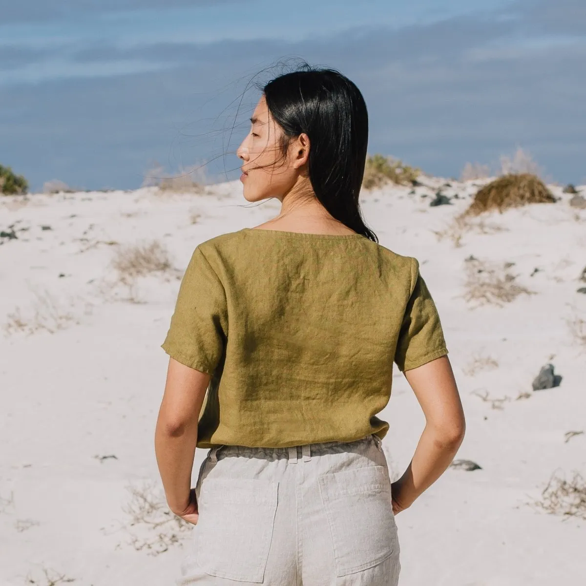R: DOOLIN high-waisted linen pants (Size: M/L; Color: Oat Milk)
