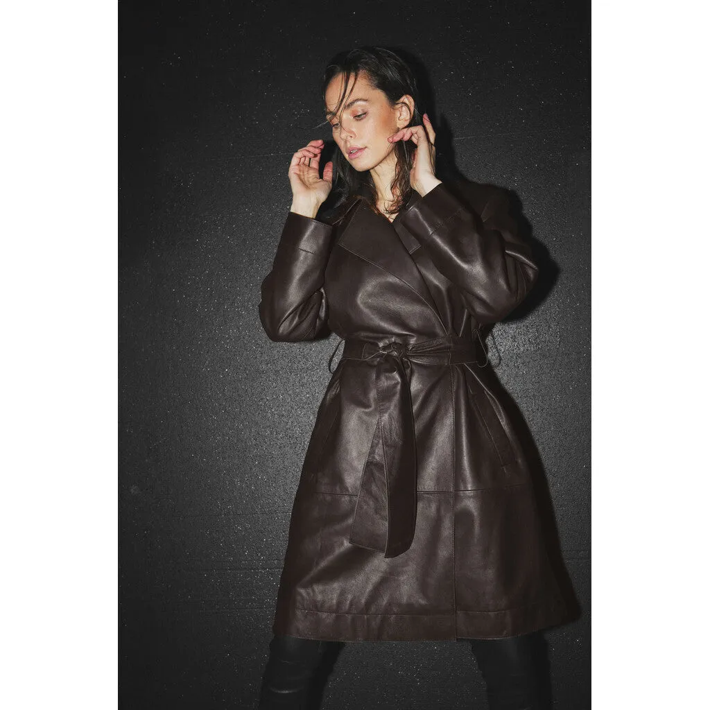 Trendy Naia trenchcoat in soft leather / 51118 - Chocolate