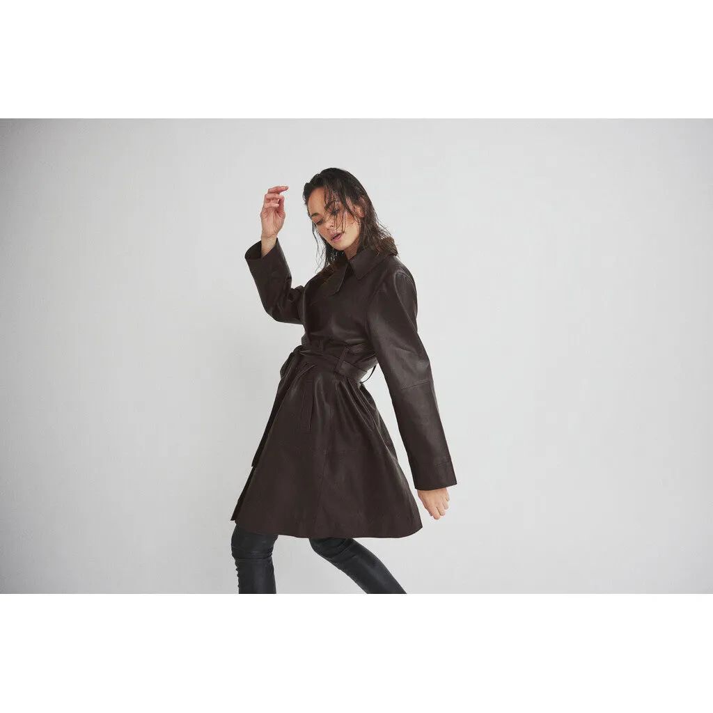 Trendy Naia trenchcoat in soft leather / 51118 - Chocolate