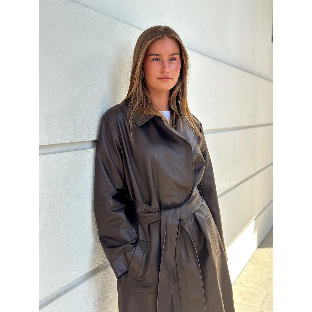 Trendy Naia trenchcoat in soft leather / 51118 - Chocolate